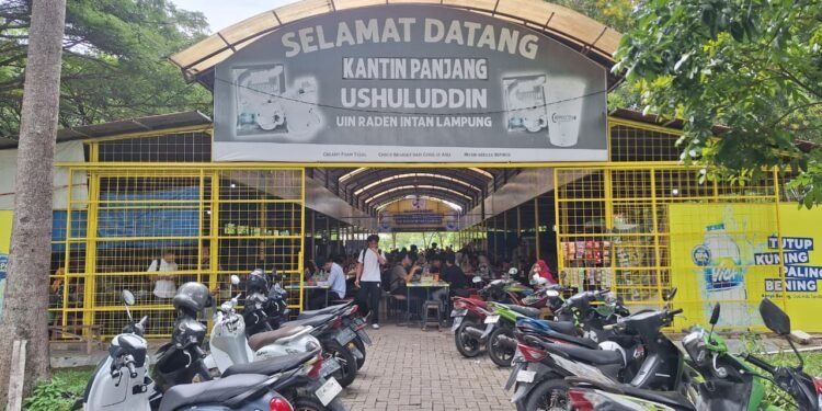 Kantin di areal Kampus UIN Raden Intan Lampung.