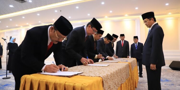 Dilantik Menag, Prof Wan Jamaluddin Kembali Pimpin UIN RIL Periode Kedua