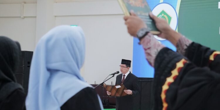 Rektor Universitas Islam Negeri (UIN) Raden Intan Lampung (RIL), Prof. H. Wan Jamaluddin Z., M.Ag., Ph.D., melantik Kepala Pusat serta Ketua dan Sekretaris Program Studi Sarjana dan Pascasarjana masa jabatan 2026–2030