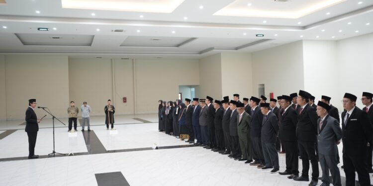 Lantik Sejumlah Pejabat Periode 2026–2030, Rektor UIN RIL Ingatkan Core Bisnis Perguruan Tinggi