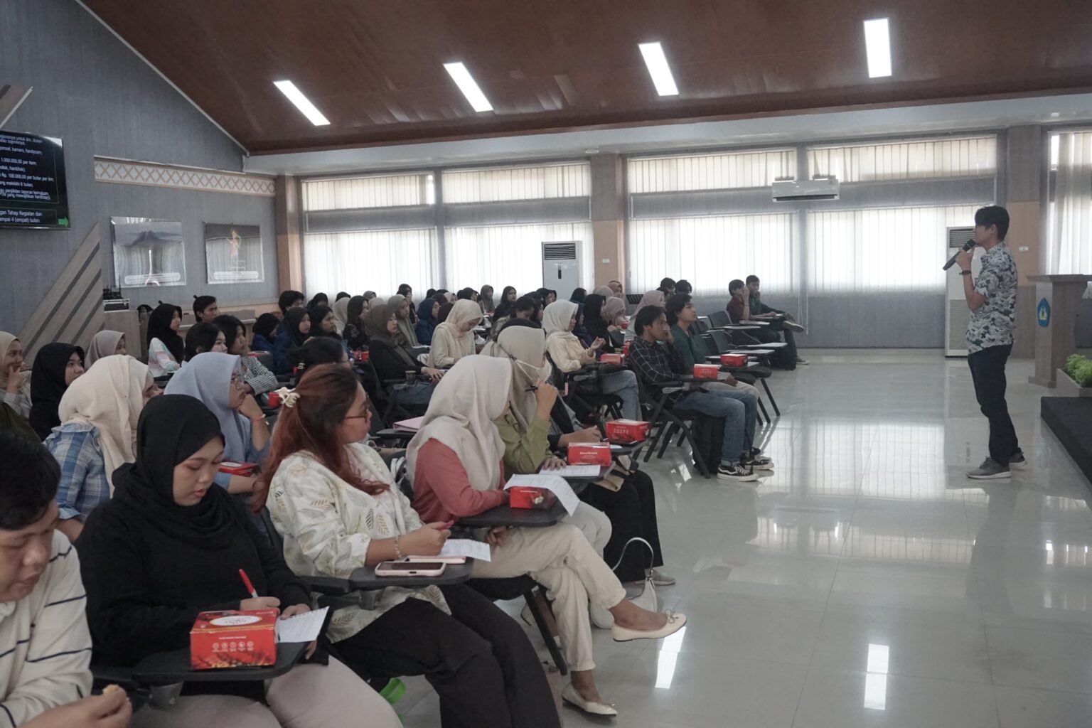 FISIP Gelar Sosialisasi dan Pelatihan PKM Atasi Isu Sosial dan Keilmuan