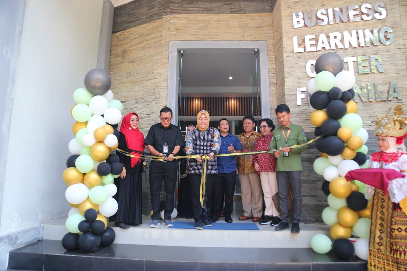 FEB Mart by Kopma Diresmikan Wakil Rektor Unila Dorong Semangat Berwirausaha Mahasiswa