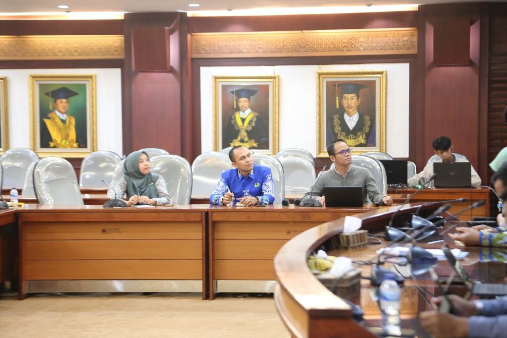 Unila Raih Ulasan Positif pada Akreditasi Internasional FIBAA untuk FH dan FISIP