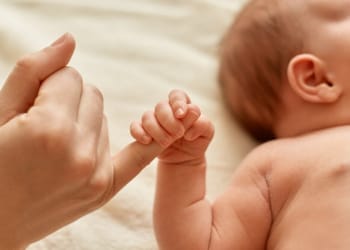 6 Tips Menyusui Bayi Usai Operasi Caesar