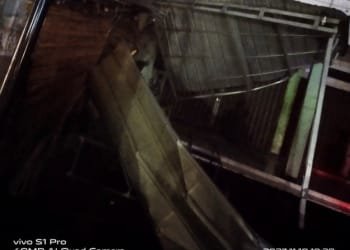 Hujan dan Angin Kencang Sapu Atap Sejumlah Tempat Usaha di Tubaba