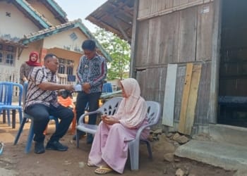 Nenek Saodah Dapat Bantuan Bedah Rumah Senilai Rp20 Juta