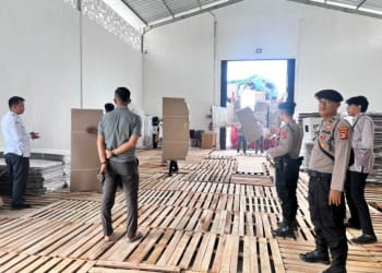 Polres Pringsewu Amankan Kedatangan Logistik Bilik Suara Pemilu