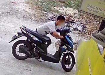 Seorang Warga Terekam Jelas CCTV Usai Maling Sepeda Motor