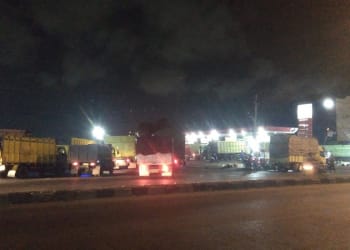 Solar Langka, Sopir Truk Antre di SPBU Hingga 2 Jam