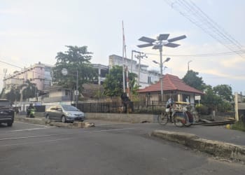 Terserempet Kereta Api, Pria Lansia Dibawa ke Rumah Sakit