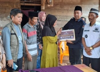 KPU Tanggamus Santuni Ahli Waris Almarhum Anggota KPPS 