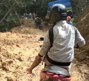 Jalur Liwa-Krui Masih Tertutup Longsor, Lalu Lintas Tetap Buka Tutup 