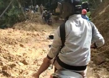 Jalur Liwa-Krui Masih Tertutup Longsor, Lalu Lintas Tetap Buka Tutup 