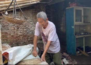 Cerita Warga Nyaris Hanyut ke Sungai saat Banjir