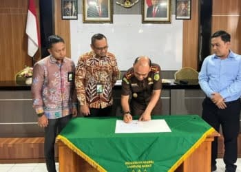 BPJamsostek dan Kejari Lampung Barat Teken MoU