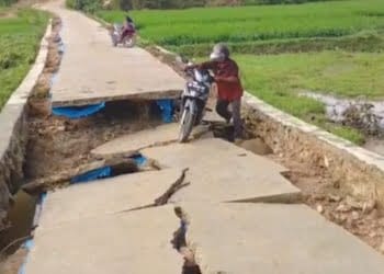 Jalan Penghubung Terputus