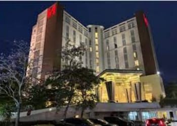 Ita Purnamasari dan Deddy Dhukun Ajak Pengunjung Swiss-Belhotel Nostalgia Era 80an