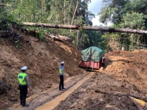Longsor di Km 17 Liwa-Krui, Jalur Tertutup Total Sejak 3 Hari