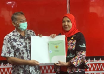 Pemkot Bandar Lampung Serahkan 18 Sertifikat Tanah Bagi Warga Tak Mampu