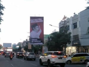Saling Sindir Lewat Billboard