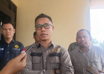 Ketua Bawaslu Bandar Lampung, Apriliwanda, bersama jajaran Sentra Gakkumdu, di Kantor Bawaslu Bandar Lampung, 14 Maret 2024 (Foto: Lampost.co/Asrul)
