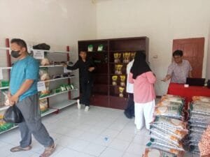 Bulog Lamsel Buka Toko Bahan Pokok di Dekranasda
