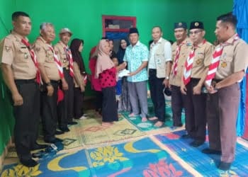Keluarga korban jiwa serangan harimau di Suoh dan Bandarnegeri Suoh menerima bantuan dari Baznas Lampung Barat. Bantuan itu diserahkan Penjabat (Pj) Bupati Lampung Barat, Nukman, kepada kedua korban, Jumat, 22 Maret 2024.