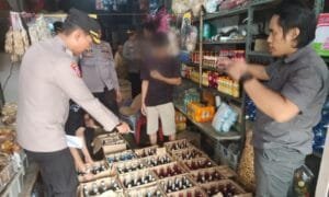 Polres Tanggamus Sita Ratusan Botol Miras Tanpa Izin   