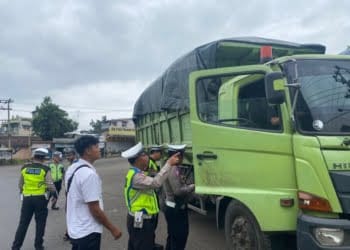 Pengawasan kendaraan truk ODOL