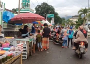 Penjualan takjil di Kotaagung, Kabupaten Tanggamus. Lampost.co/Rusdi