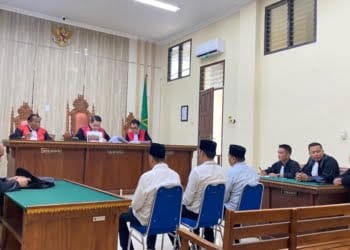 Ketiga tersangka korupsi Terminal Mesuji divonis 1 tahun penjara.