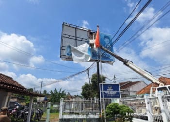 Baliho APK Pemilu 2024 di Metro Dicopot