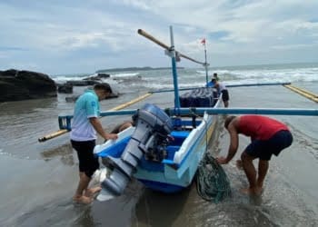 Cuaca Ekstrem Tak Surutkan PLN Jaga Pasokan Listrik Aman hingga Pulau Terluar Lampung
