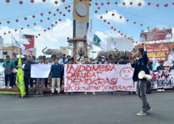 Mahasiswa Lampung Gelar Mimbar Bebas Kritisi Lunturnya Demokrasi