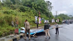 Penertiban APK di Liwa Terkendala Hujan