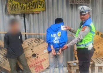 Satlantas Polresta Bandar Lampung menangkap seorang remaja inisial A yang hendak terkena tilang petugas ternyata menyimpan narkotika.