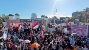 Indonesia di Persimpangan Demokrasi dan Otoritarian