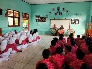 Polsek Pakuan Ratu Sosialisasi Penerimaan Anggota Polri 2024 di SMA