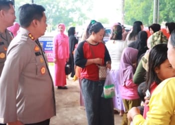 Polres Lampung Timur menggelar pasar murah dan bazar di Mapolres, Jumat, 5 April 2024.