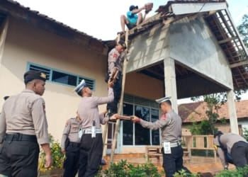 80 Rumah di Way Bungur Lamtim Terkena Angin Puting Beliung,