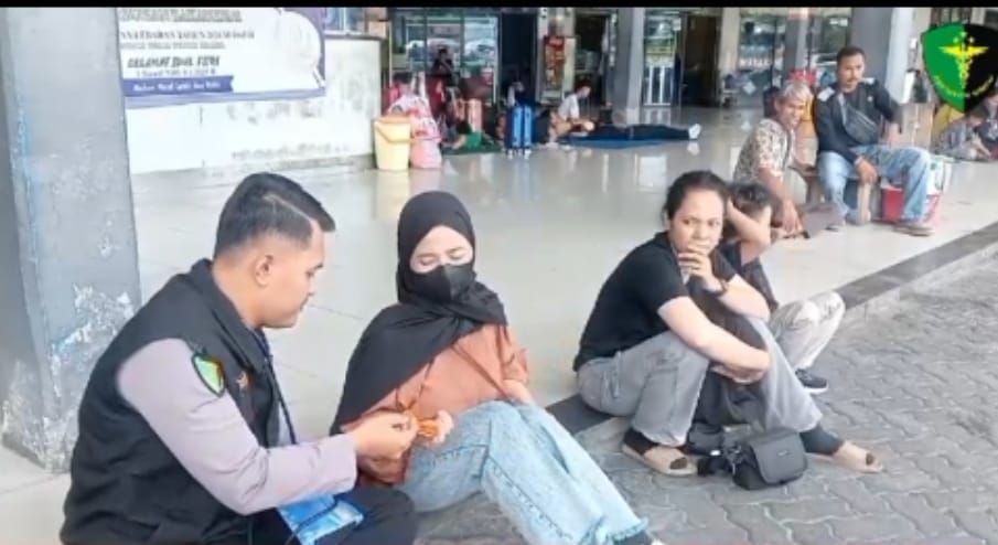 Sejumlah pemudik mengeluhkan kondisi kesehatan di posko pelayanan Polda Lampung Pelabuhan Bakauheni, Lampung Selatan.