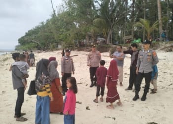 Libur Lebaran, Pantai Wisata di Pesisir Barat Diserbu Pengunjung