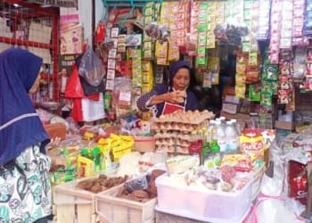 Pedagang sembako di Pasar Tugu, Bandar Lampung. Lampost.co/PKL