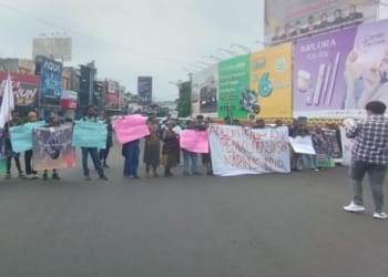 Mahasiswa Papua di Lampung Demo di Bundaran Tugu Adipura