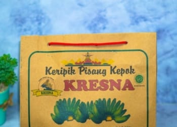 Keripik Kresna UMKM binaan BRI gunakan QRIS permudah transaksi. ANTARA/HO