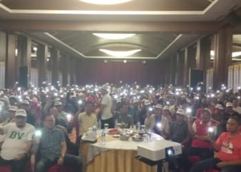 Lampu Flash Hiasi Nobar Timnas U-23 yang Digelar Hanan A. Rozak