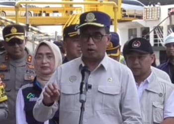 Menteri Perhubungan, Budi Karya Sumadi ketika meninjau puncak arus balik di Pelabuhan Bakauheni, Lampung Selatan pada H+4 Lebaran, Minggu, 14 April 2024. Lampost.co/Rustam Efendi