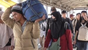 Penumpang Pejalan Kaki di Pelabuhan Bakauheni Terpantau Padat