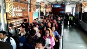 H+6 Lebaran, Antrean Penumpang di Pelabuhan Bakauheni Ramai Lancar