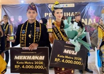 Neema Ayeisha Zalika dan Fajar Nugli Hendrawan sebagai Juara I (satu) dalam Grand Final Pemilihan Muli Mekhanai Kota Metro Tahun 2024. Lampost.co/Bambang Pamungkas